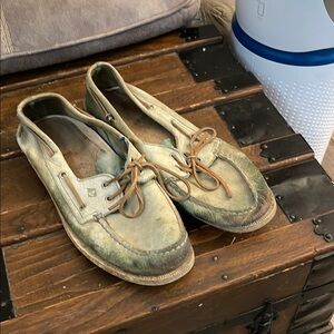 Sperry Green Boat Shoes with Classic Design and Durable Material